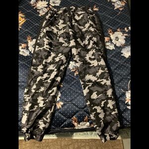 Camouflage Nike Sweat Pants. Comes with a hoodie.